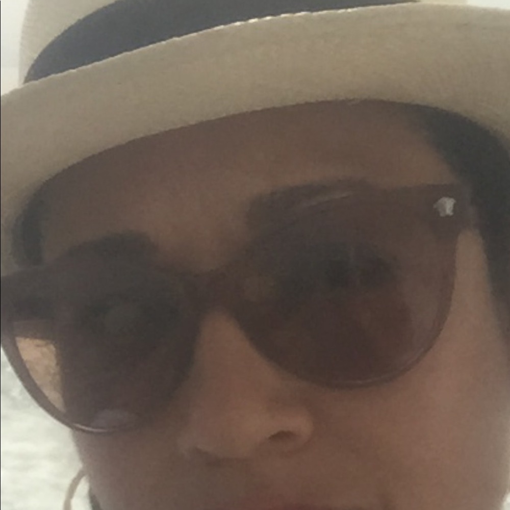 Meet your Posher, Mia denise